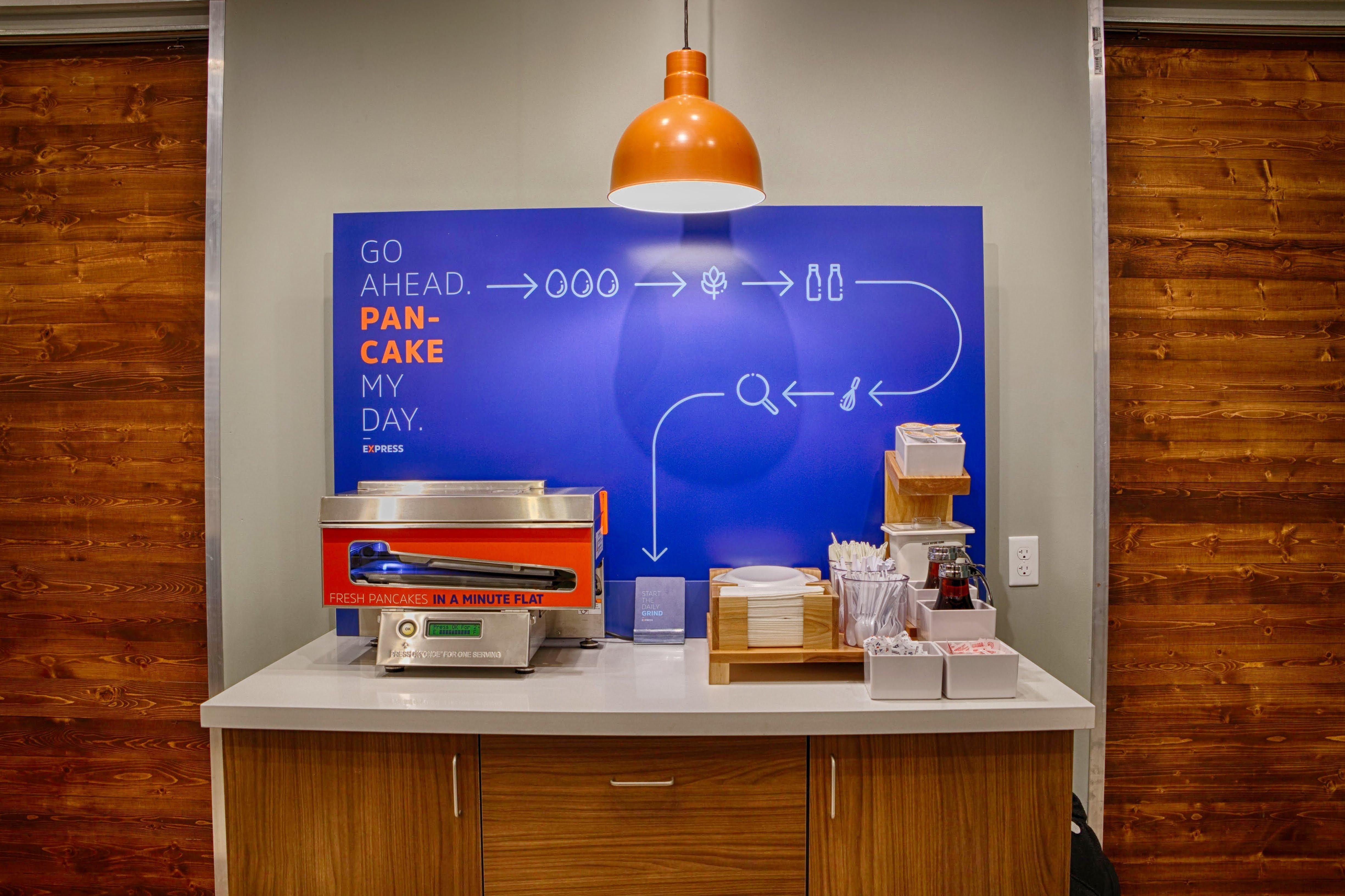 Holiday Inn Express Philadelphia Airport By Ihg Essington Bagian luar foto
